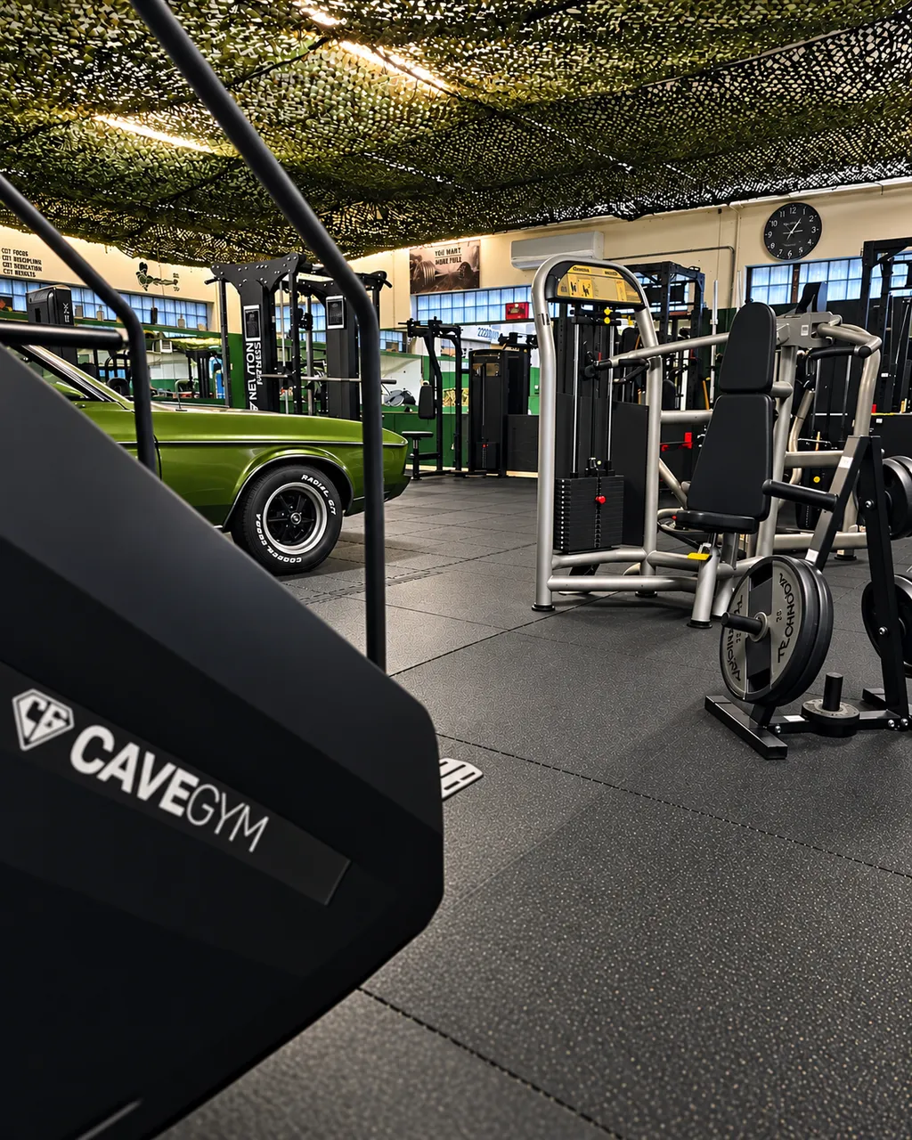 Cave Gym in Gouda Goverwelle: krachtapparaten en sportschoolvloer